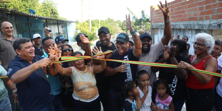 Alcalde Char entrega nuevas vías a los habitantes de Carlos Meisel