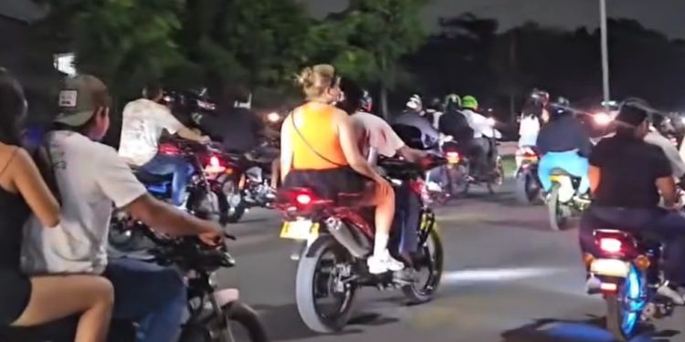 Pese a la prohibición, caravanas de motos se tomaron Barranquilla en Halloween