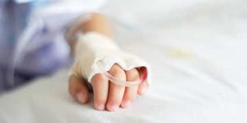 Niño de 6 años cae desde un sexto piso tras quedar solo en casa en Bosa; sufrió lesiones leves