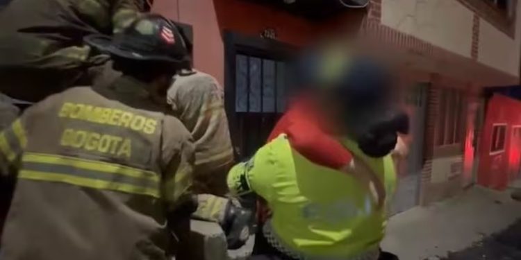 Rescatan a dos niños encerrados y presuntamente abandonados en una vivienda en Ciudad Bolívar