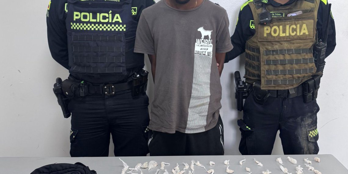 Cae presunto expendedor con 100 dosis de base de coca en Nuevo Horizonte