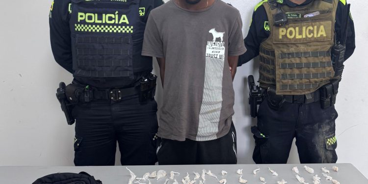 Cae presunto expendedor con 100 dosis de base de coca en Nuevo Horizonte