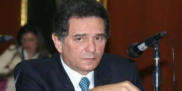 JEP cita a versión al exsenador Julio Manzur Abdala por presuntos vínculos con paramilitarismo en Córdoba