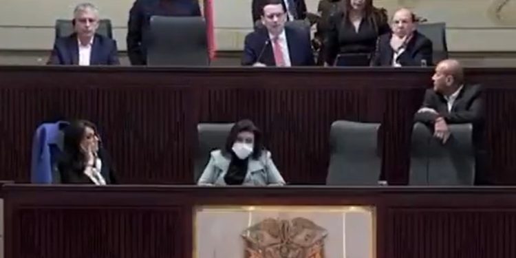 Aplazan debate de la Reforma Tributaria por falta de firma de vicepresidentes de la Cámara