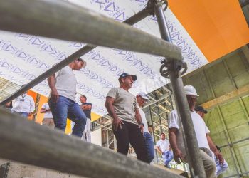Alcalde Char supervisa llegada al MAMB del mural de Obregón Las cosas del aire