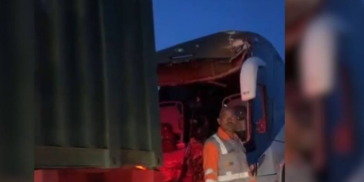 Choque entre bus y tractomula dejó varios heridos en la vía Riohacha–Santa Marta