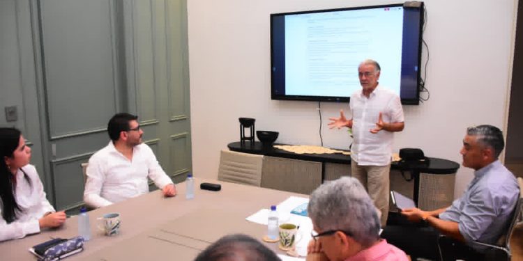 Asesores internacionales de energía resaltan potencial del Atlántico para asumir liderazgo de la transición energética