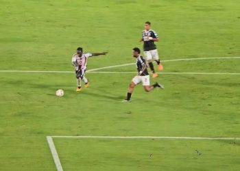 Junior tumba al favorito y revive en los cuadrangulares con un triunfo de carácter