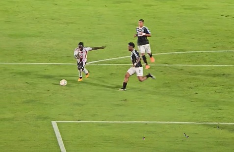 Junior tumba al favorito y revive en los cuadrangulares con un triunfo de carácter