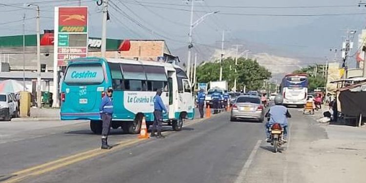 Conductores intermunicipales, bajo terror: les cobran $30.000 diarios para dejarlos trabajar