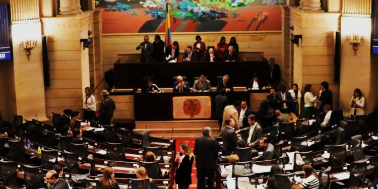 Congreso aplaza para la próxima semana decisión sobre la ley de financiamiento