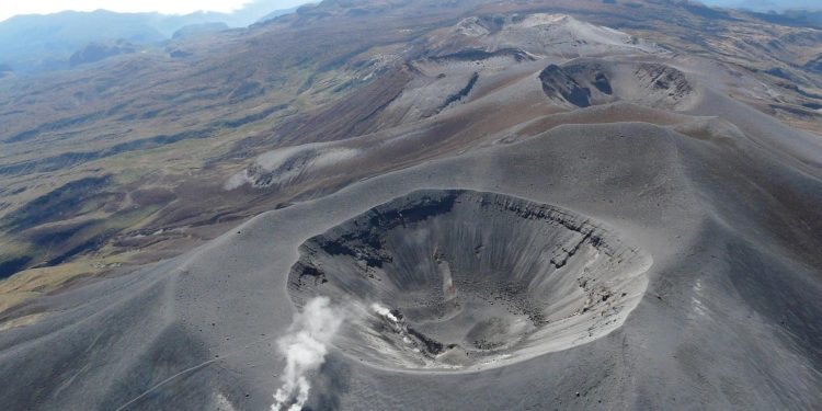 Volcán Puracé, en el Cauca, cambia a alerta naranja por incremento de su actividad