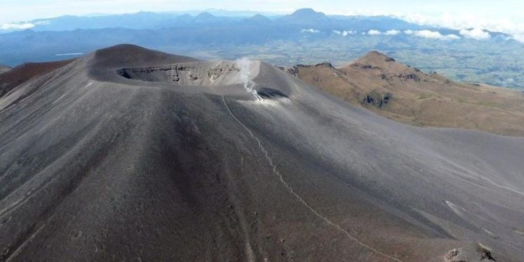 Servicio Geológico alerta por incremento de sismicidad y salida de gases en el volcán Puracé