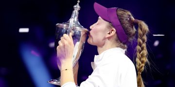 Elena Rybakina conquista el Torneo de Maestras y rompe el maleficio ante Sabalenka