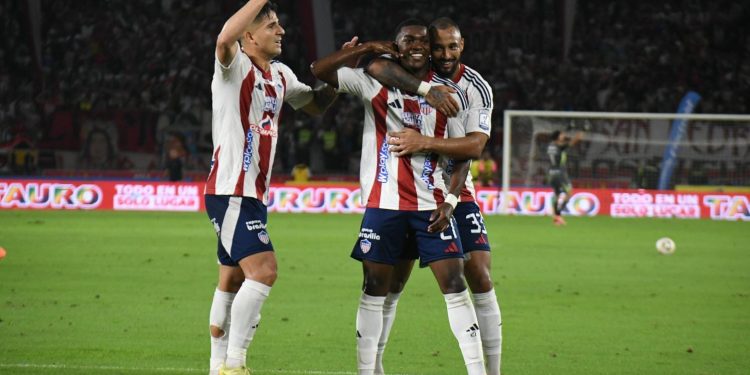 Junior se acerca a la final tras vencer 2-1 a Nacional en un Metropolitano lleno de emociones