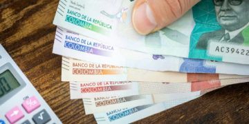 Gobierno Petro fija salario mínimo en $1.746.882 y anuncia fuerte alza para 2026