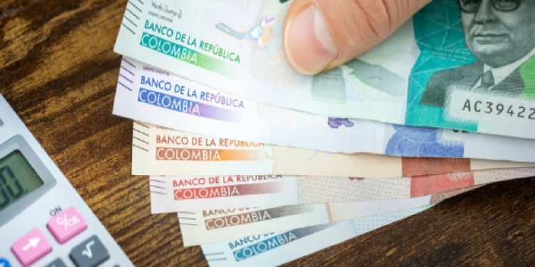 Gobierno Petro fija salario mínimo en $1.746.882 y anuncia fuerte alza para 2026