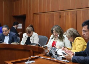 Con 8 votos a favor y 5 en contra, Comisión Séptima del Senado hundió la Reforma a la Salud