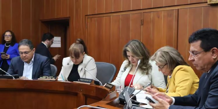 Con 8 votos a favor y 5 en contra, Comisión Séptima del Senado hundió la Reforma a la Salud