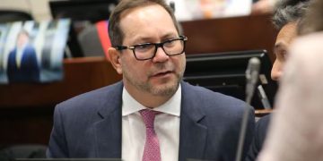 Gobierno Petro choca con el presidente del Congreso por control a la emergencia económica