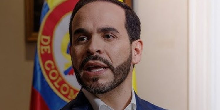 “El Gobierno está abriendo la puerta a una interferencia electoral”: De La Espriella cuestiona diálogos con grupos criminales