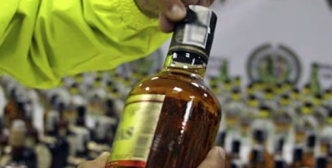 Policía de Barranquilla advierte sobre riesgos del licor adulterado durante las festividades de fin de año
