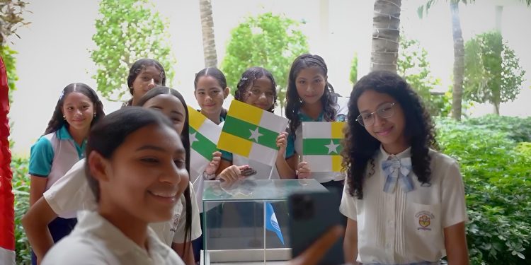 Bandera Azul hace su travesía por el Atlántico antes de izarse en Salinas del Rey