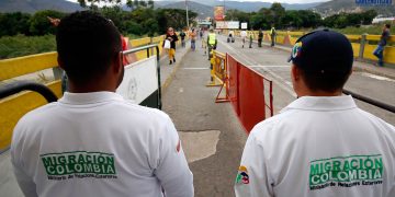 Destituyen e inhabilitan por más de 17 años a funcionario de Migración Colombia por tráfico de migrantes