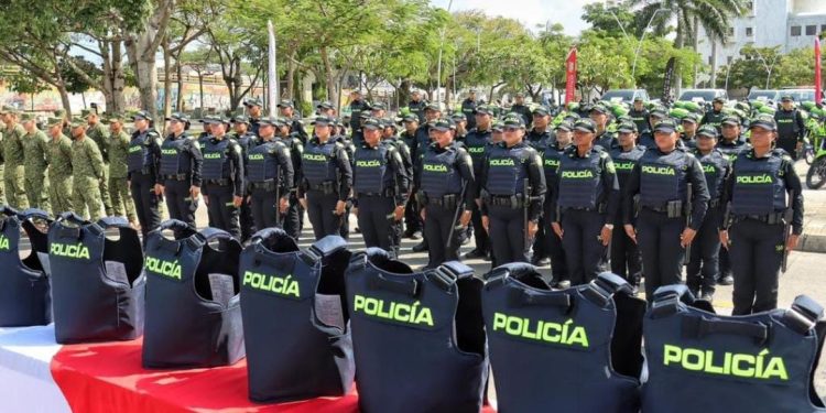 Gobernación del Atlántico entrega dotación a la Policía Nacional para fortalecer la seguridad ciudadana