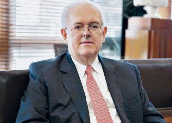 “Efectos negativos serán complejos de manejar”, José Antonio Ocampo, exministro de Hacienda del gobierno Petro, sobre aumento del salario mínimo
