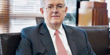 “Efectos negativos serán complejos de manejar”, José Antonio Ocampo, exministro de Hacienda del gobierno Petro, sobre aumento del salario mínimo