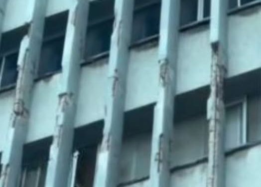 Joven de Palmar de Varela resultó herido por caída de concreto en el centro de Barranquilla