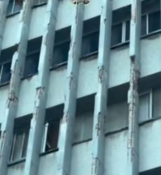 Joven de Palmar de Varela resultó herido por caída de concreto en el centro de Barranquilla