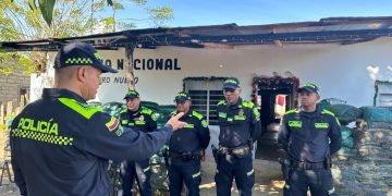Café bajo el Totumo: la visita que reconfortó a los policías de Retiro Nuevo