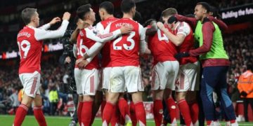 Arsenal no cede el liderato en Inglaterra tras vencer al Brighton