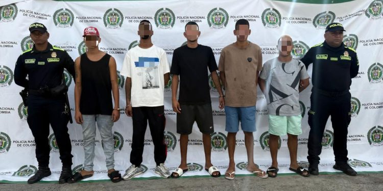 Golpe a las finanzas de las Autodefensas Conquistadores de la Sierra: capturan a cinco presuntos integrantes en Santa Marta