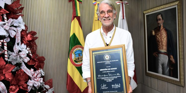 Asobiffi exaltó, con mención de honor lasallista, la trayectoria del gobernador del Atlántico, Eduardo Verano