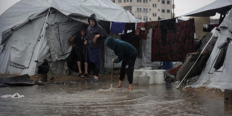 Lluvias torrenciales en Gaza provocan el desplazamiento de más de 1.500 personas