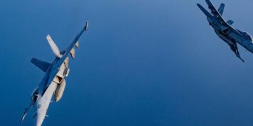 Dos aviones F-18 de EE. UU. sobrevolaron el espacio aéreo del Golfo de Venezuela en medio de la tensión militar