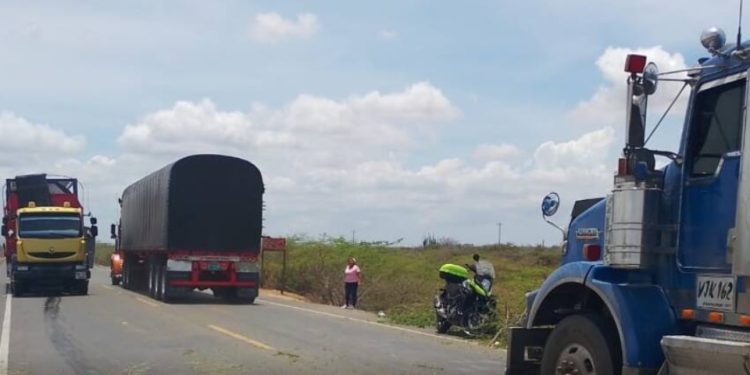Autoridades investigan muerte violenta de una mujer hallada en la Troncal del Caribe, en La Guajira