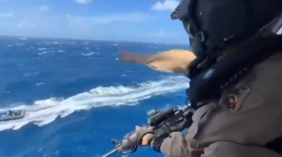 Armada intercepta lancha con más de 2,6 toneladas de cocaína en operación aérea sin disparos en el Caribe