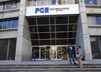 Fiscalía de Ecuador solicita orden de prisión contra cabecilla de disidencia de las Farc deportado desde Emiratos Árabes