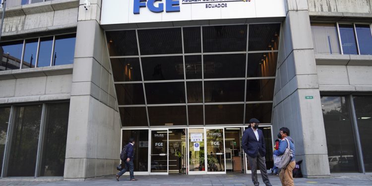 Fiscalía de Ecuador solicita orden de prisión contra cabecilla de disidencia de las Farc deportado desde Emiratos Árabes