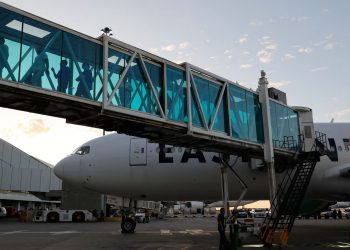 Estados Unidos reanuda vuelos de deportación hacia Venezuela en medio de tensiones y advertencias de seguridad