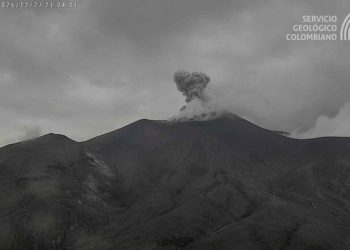 Alerta naranja se mantiene: volcán Puracé sigue activo y emite ceniza hasta 400 metros