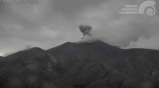 Alerta naranja se mantiene: volcán Puracé sigue activo y emite ceniza hasta 400 metros