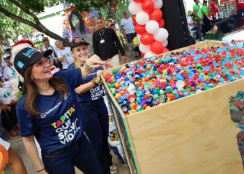 Barranquilla entrega 2.234 kilos de tapitas a la Fundación Sanar para apoyar el tratamiento de niños con cáncer