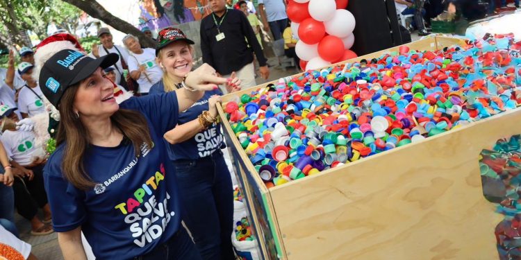 Barranquilla entrega 2.234 kilos de tapitas a la Fundación Sanar para apoyar el tratamiento de niños con cáncer