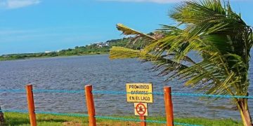 Hallan cadáver con impactos de bala flotando en el Lago del Cisne