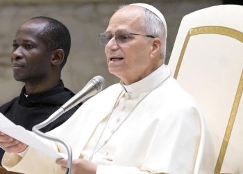 Orar para que todos “los niños del mundo puedan vivir en la paz”, pidió el Papa